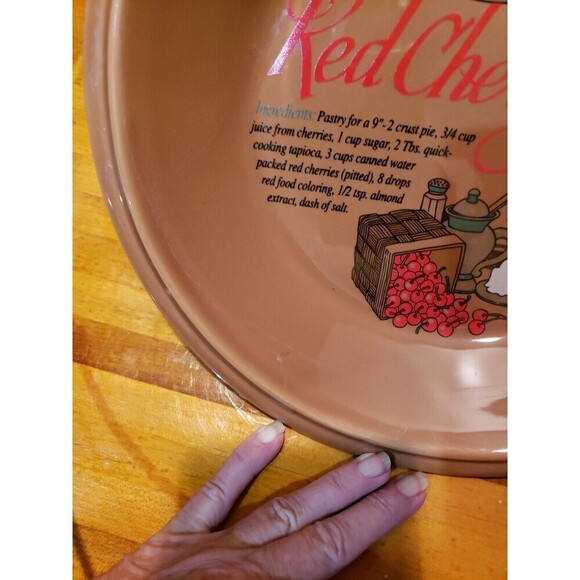 RED CHERRY 11" PIE DEEP DISH SERVER KEEPER w/ RECIPE WELCOME ENT CO EUC - Picture 5 of 7